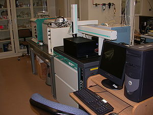 Mass spectrometer used in radiometric dating